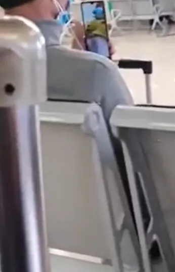 Trong lúc chờ máy bay bác trai video call về xem bác gái show bưởi -phim sex vietsud - eastbaychiropractic.com